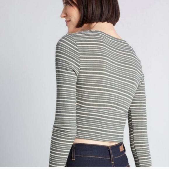 ⭕️ PRICE FIRM Modcloth Pair with Care Olive Striped Size Small Crop Top - Picture 4 of 9